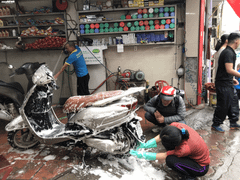 450 nghìn đồng một lượt rửa xe con, khách nài nỉ, chủ hàng vẫn lắc đầu