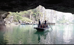 Lật đò trên vịnh Hạ Long, nữ du khách Hàn Quốc tử nạn ngày mùng 1 Tết Canh Tý