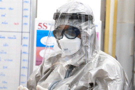 Bệnh viện Đà Nẵng cách ly 11 người bị sốt, có 4 người Việt