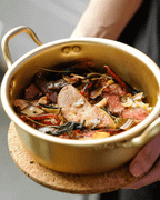 Cơm chiên dát vàng giá gần 1 triệu đồng tại TP.HCM