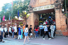 Từ ngày mai, Khánh Hòa ngưng đón khách du lịch Trung Quốc 