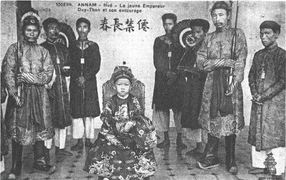 Vị vua tuổi Canh Tý được phong quân hàm thiếu tá ở nước ngoài