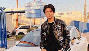 Tim khoe mới tậu xe hơi ở Mỹ