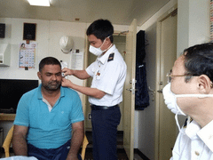 Kiểm tra thân nhiệt lao động Trung Quốc theo tàu thủy vào Formosa, Hà Tĩnh