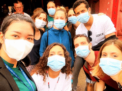 Hội An phát miễn phí khẩu trang cho du khách tham quan phố cổ