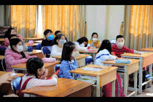 Lo ngại virus corona, học sinh Hà Nội đeo khẩu trang tới trường