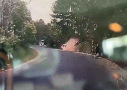 Clip: Ô tô 'điên' tông người phụ nữ mang thai thiệt mạng