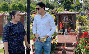 NSND Hồng Vân và Minh Luân thăm mộ cố nghệ sĩ Anh Vũ đầu năm