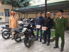 Tạm giữ 2 'cò mồi' chèo kéo khách đi trẩy hội chùa Hương