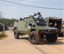 Video: Hàng trăm cảnh sát cùng xe bọc thép vây bắt nghi can bắn người ở Củ Chi