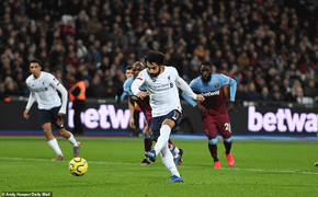 Kết quả Ngoại Hạng Anh: Đánh bại West Ham, Liverpool bỏ xa đội nhì bảng 19 điểm