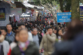 Chuyên gia: Biển người ở chùa Hương chỉ một người nhiễm virus corona, hậu quả khôn lường