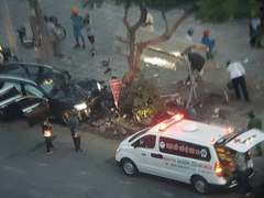 Nhóm người say xỉn đi ô tô gây tai nạn rồi bỏ trốn