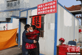 Đám cưới vài chục giây của cán bộ kiểm dịch Trung Quốc