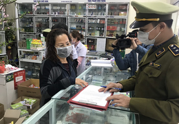 Quảng Ninh: Cửa hàng thuốc tăng giá bán khẩu trang trục lợi không còn 'đất sống'