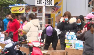 Người dân Trung Quốc đổ xô sang tỉnh Lào Cai tìm mua khẩu trang