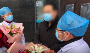 Bệnh nhân coronavirus khỏi bệnh nói phải uống 25 lít nước một ngày