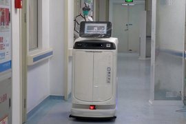 Video: Robot điều trị cho bệnh nhân nhiễm virus corona tại Trung Quốc