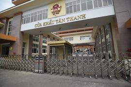 Lạng Sơn tìm cách xử lý hơn 120 container thanh long nằm chờ thông quan ở Tân Thanh