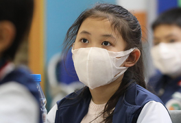 Trường tư ở Hà Nội nghỉ học, phụ huynh phấp phỏng đợi tin từ trường công