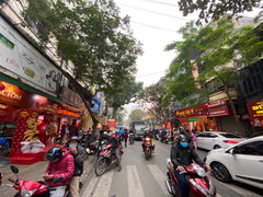 Phố 'vàng' Trần Nhân Tông vắng vẻ trước ngày Thần Tài