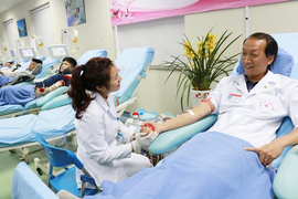 Lo ngại thiếu máu điều trị giữa tâm dịch corona