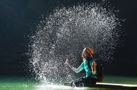 Những hình ảnh tuyệt đẹp của H'Hen Niê khi khám phá hang Sơn Đoòng