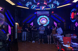 Vừa khai trương, quán karaoke dung túng hàng chục khách 'chơi' ma túy