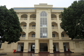 Cận cảnh khu doanh trại cách ly người nghi nhiễm virus corona ở Hà Nội