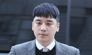 Hậu bị truy tố không giam giữ, Seungri nhận giấy báo nhập ngũ