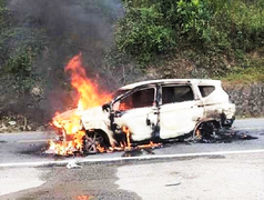 Ô tô phát nổ rồi bốc cháy, 2 người thiệt mạng