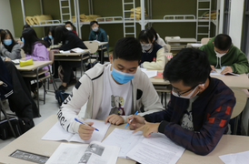 Có nên cho học sinh tiếp tục nghỉ để phòng chống Covid-19?