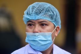 'Chiến sĩ áo trắng' rớm nước mắt tâm sự từ khu cách ly Trung đoàn 123