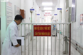 Điều dưỡng chăm sóc bệnh nhân nCoV ở BV Chợ Rẫy: Nhiều ngày chưa được ôm hôn con