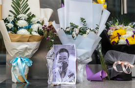 Người dân Vũ Hán, Hong Kong tưởng niệm bác sỹ qua đời vì virus corona