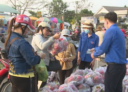 Tiền Giang: Thanh long vào tận bếp ăn khu công nghiệp để được tiêu thụ