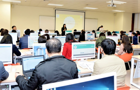 Phòng tránh virus corona, hơn 25.000 sinh viên Đại học Kinh tế Quốc dân chuyển sang học trực tuyến