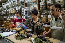 Trung Quốc: Thử nghiệm dùng y học cổ truyền chữa viêm phổi corona