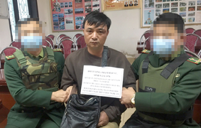 Bắt kẻ mang 4 bánh heroin từ Nghệ An vào Nam tiêu thụ