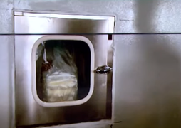 Cách chuyển thức ăn trong bệnh viện dã chiến ở Trung Quốc ra sao?