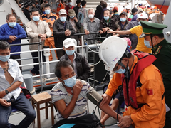 Cứu thành công 40 thuyền viên trôi dạt 4 ngày trên biển Hoàng Sa 