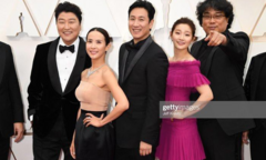 ‘Nữ hoàng cảnh nóng’ khoe sắc trên thảm đỏ Oscar 2020
