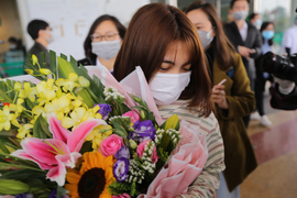 Rạng rỡ phút giây xuất viện của bệnh nhân từng nhiễm virus corona