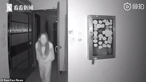 Cố tình nhổ nước bọt vào tay nắm cửa nhà hàng xóm, người phụ nữ ở Vũ Hán gây phẫn nộ