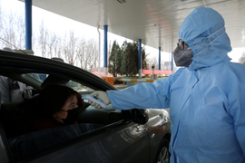 Thành phố sát tâm dịch Vũ Hán bất ngờ thông báo 13.000 trường hợp có triệu chứng sốt