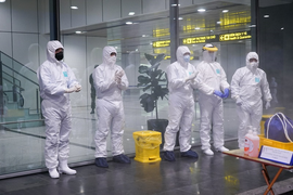 9 tiếng không ăn uống, không đi vệ sinh của phi hành đoàn VNA trên chuyến bay đặc biệt