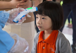 Học sinh Nhật Bản, Singapore vẫn đến trường giữa dịch virus corona