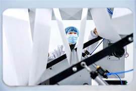 Đại dịch corona: Hãng xe, công ty xăng dầu cũng sản xuất khẩu trang