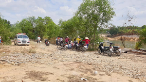 Thiếu niên 16 tuổi chết bất thường dưới hồ cá sau 1 đêm mất tích