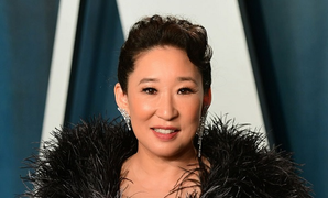 Sandra Oh diện đầm Công Trí, nổi bật trong sự kiện hậu Oscar 2020